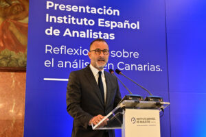 Reflexiones sobre el análisis en Canarias.  En Las Palmas de Gran Canaria y Santa Cruz de Tenerife 3