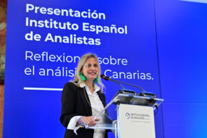 Reflexiones sobre el análisis en Canarias.  En Las Palmas de Gran Canaria y Santa Cruz de Tenerife 14