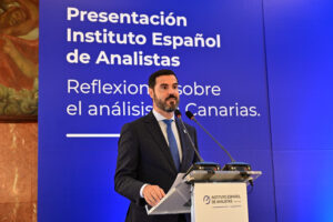 Reflexiones sobre el análisis en Canarias.  En Las Palmas de Gran Canaria y Santa Cruz de Tenerife 18