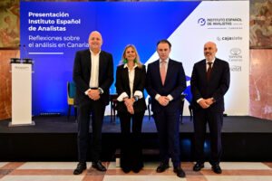 Reflexiones sobre el análisis en Canarias.  En Las Palmas de Gran Canaria y Santa Cruz de Tenerife 20