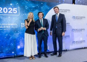 Acto de entrega de la Brújula del año 2025. El 30 de junio en la Bolsa de Madrid 38