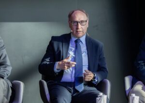 Retos y oportunidades de la IA en un entorno global más complejo 12