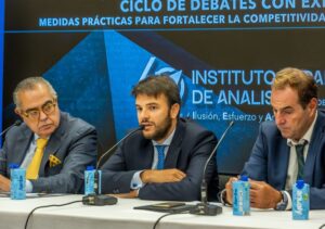 Mesa de Debate Multisectorial. El pasado 2 de octubre en el Auditorio Renta4 Banco. Madrid  13