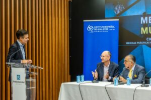 Mesa de Debate Multisectorial. El pasado 2 de octubre en el Auditorio Renta4 Banco. Madrid  14